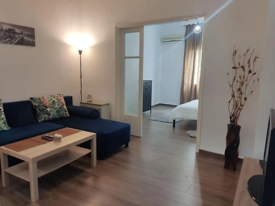Simplicity Flat Near White Tower location